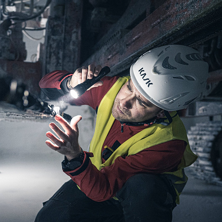 Cветодиодный ручной фонарь Ledlenser P7R New аккумуляторный - фото Led Lenser (Лед Ленсер)