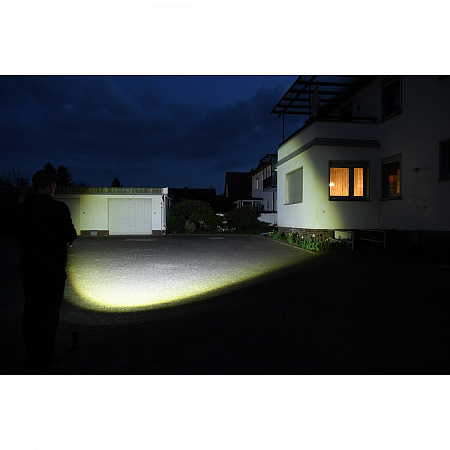 Аккумуляторный фонарь повышенной яркости Ledlenser MT18 - фото Led Lenser (Лед Ленсер)